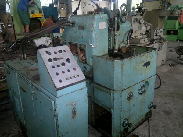 Máy Phay Lăn Răng