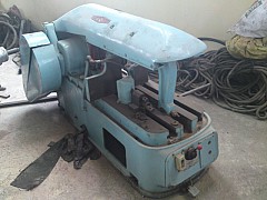 Máy cưa cần