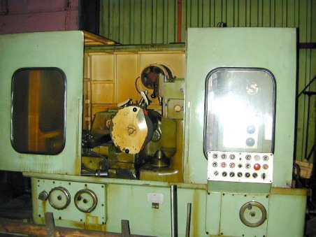 Máy Phay Lăn Răng